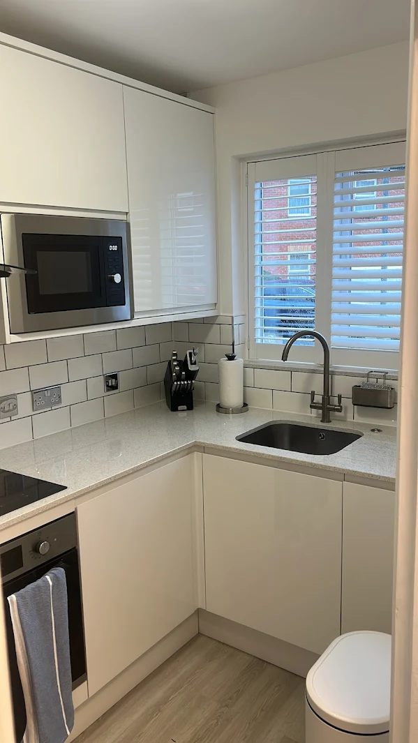 http://aw.webizdesigns.com/sandssurrey/wp-content/uploads/2026/06/kitchen-9.webp